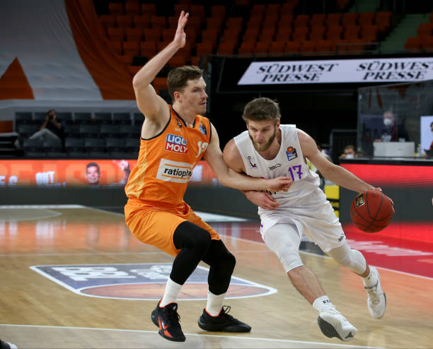 随着比赛的 随着比赛的